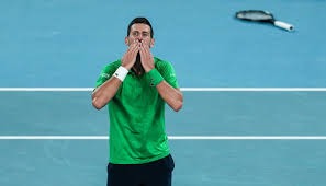 湖人终结三连败却凸显两大隐患：老詹确实40岁了，东契奇喜忧参半